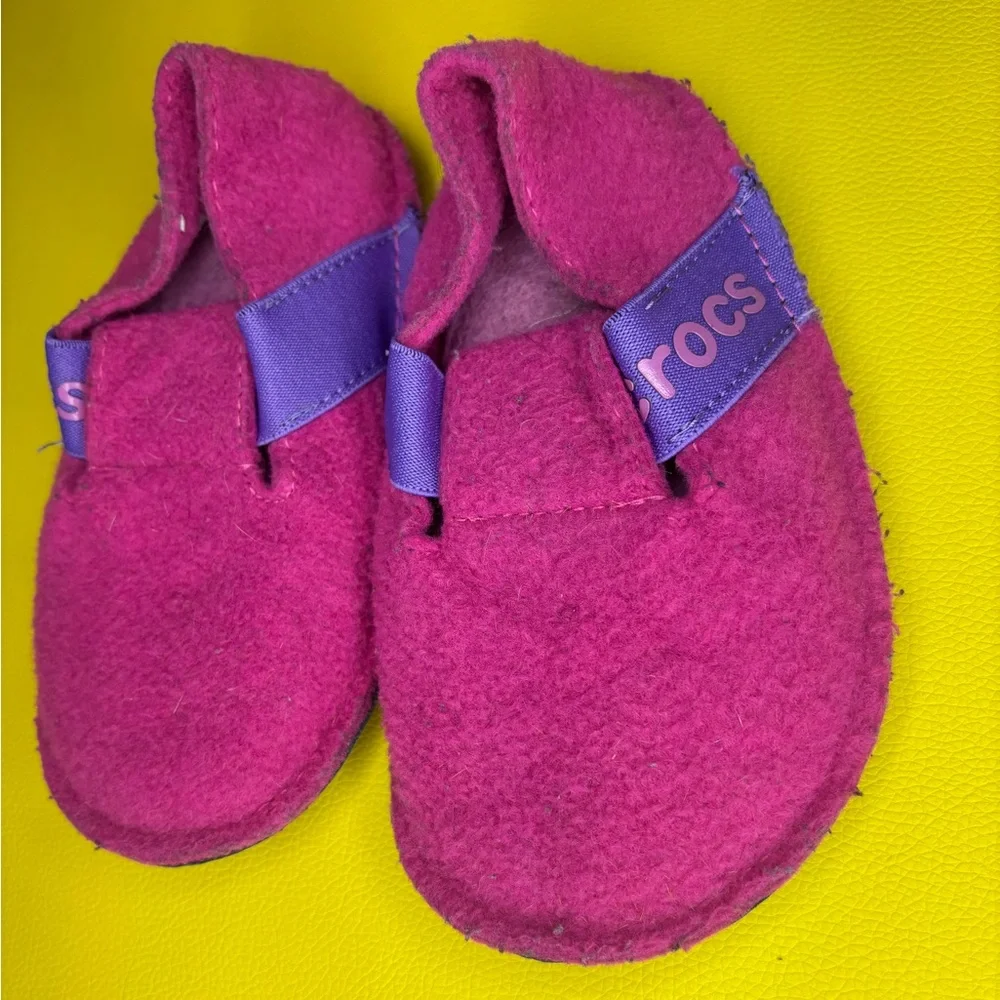 CROCS‎ Vibrant Pink Slippers Toddler Size 9